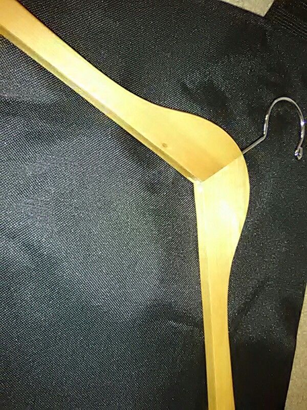Set if 10 wooden hangers perfect condition