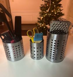 Utensil holder