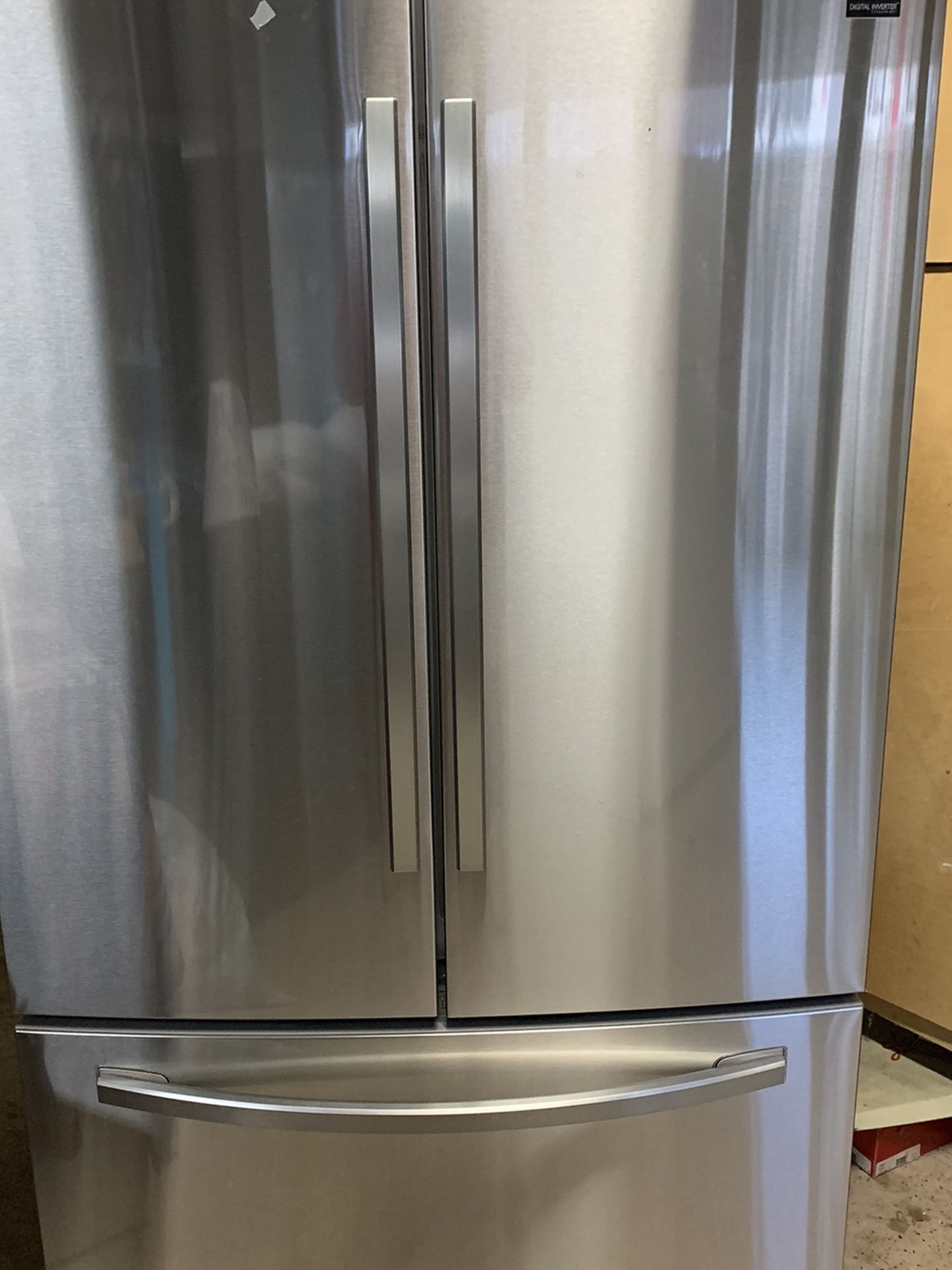 Samsung 28.2cu ft French Door Refrigerator with Ice Maker (Fingerprint