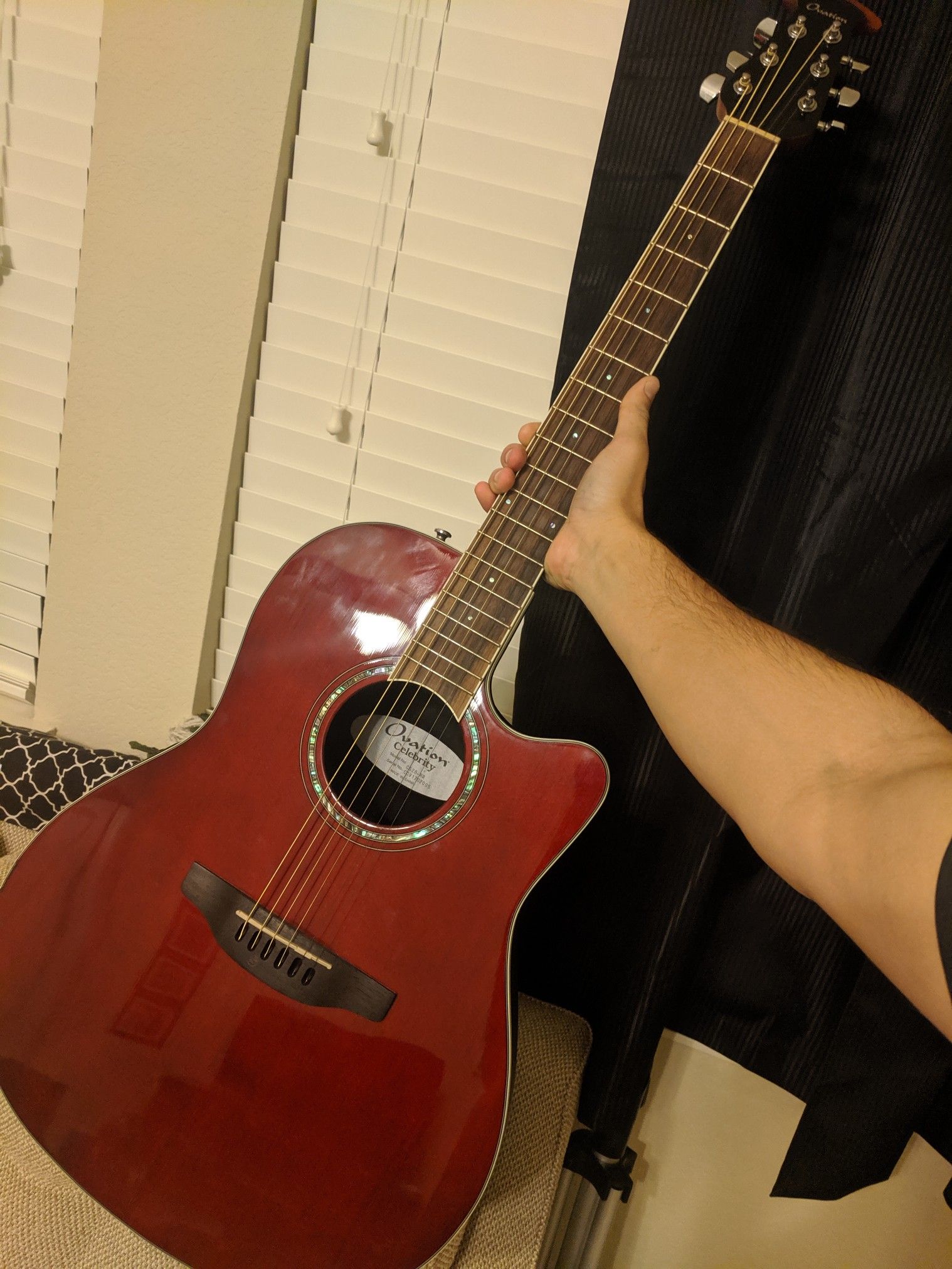 Ovation Celebrity guitar Model CS28-RR