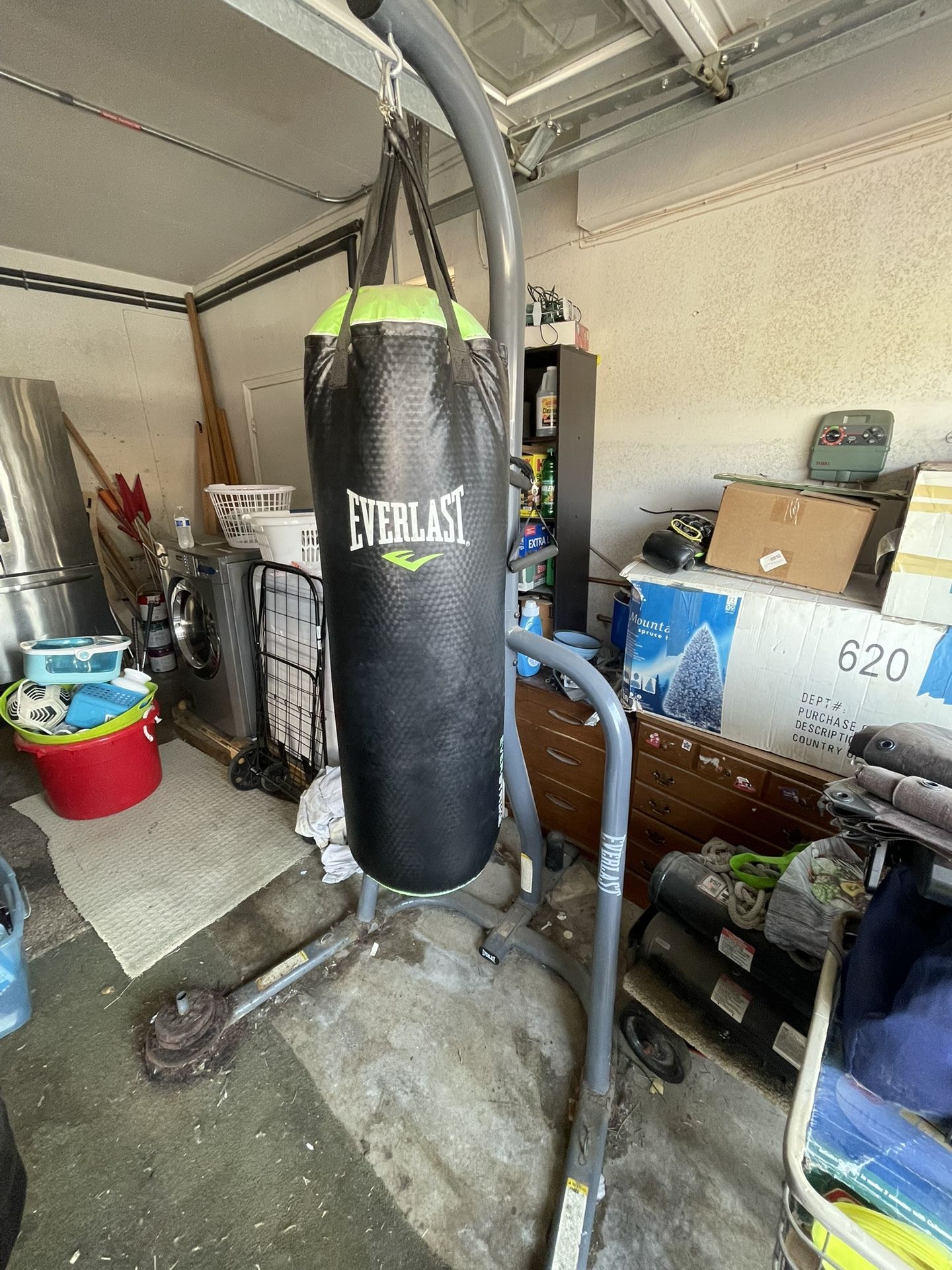 Everlast Everstrike Punching Bag w/ Gloves