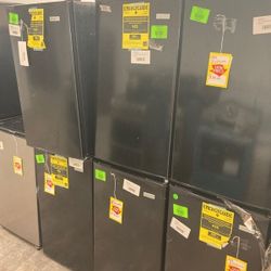 MINI FRIDGES Frigidaire/Whirlpool/ GALANZ/ Thomson F4I8