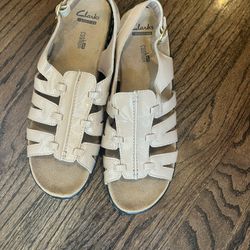 Like New Womens Clark Leather Sandals Size 9