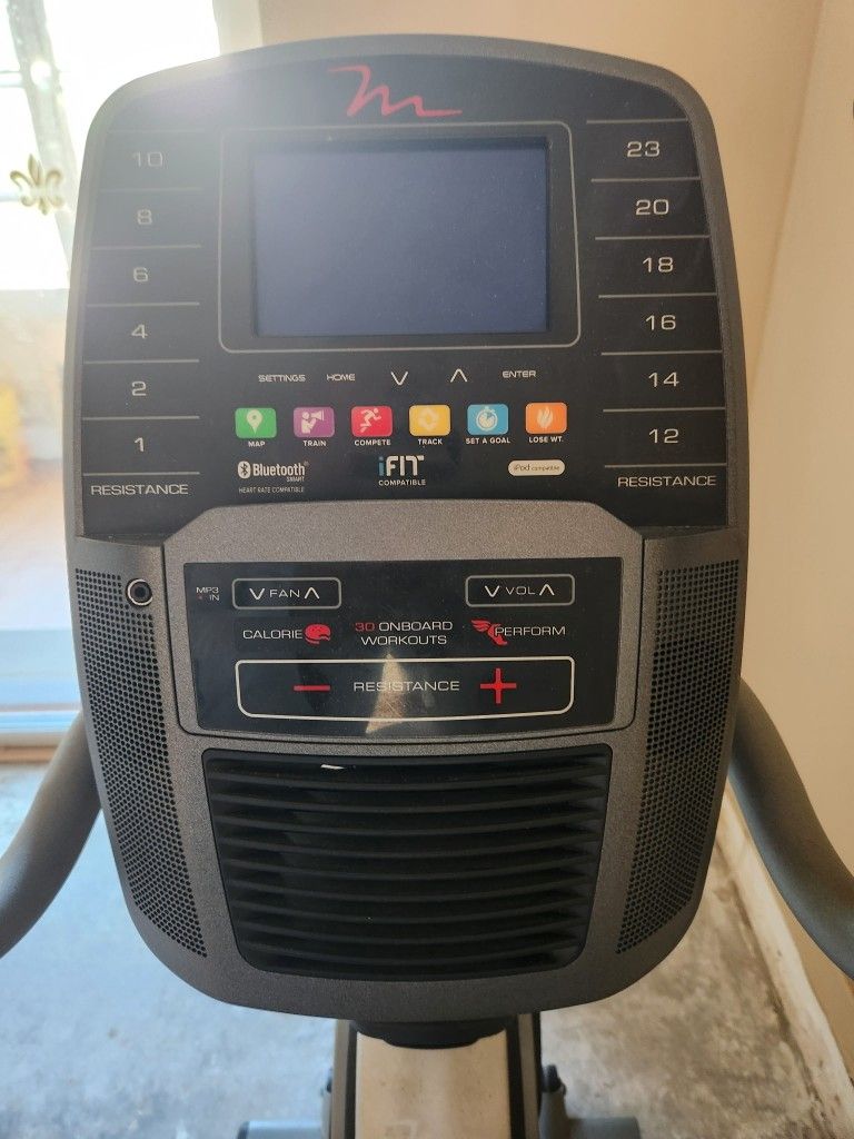 Free motion369r Recumbent exercise bike.