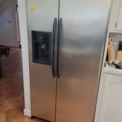 GE Refrigerator 