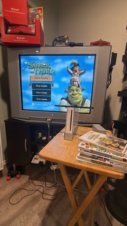 Nintendo Wii Bundle with games and Hdmi adapter