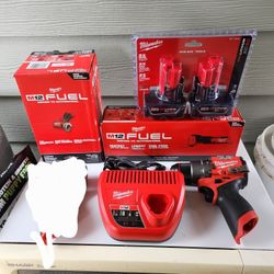 Milwaukee Fuel Drill/Oscillating Tool/ Cut Off Tool+ 2 Batteries 