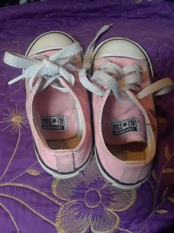 Pink converse size 7 used in good condition
