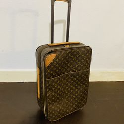 Louis Vuitton Pegase Suitcase 
