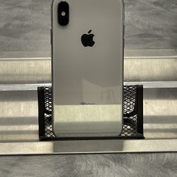 iPhone XS 64GB UNLOCKED 