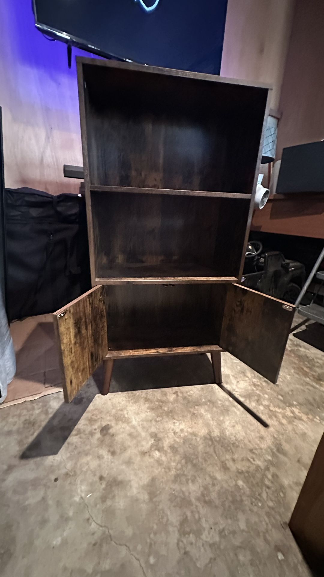 Living Book Shelves with Storage