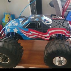 Team Associated MGT 8.0 RC Truck