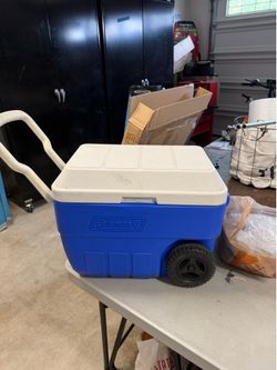 Colman rolling cooler