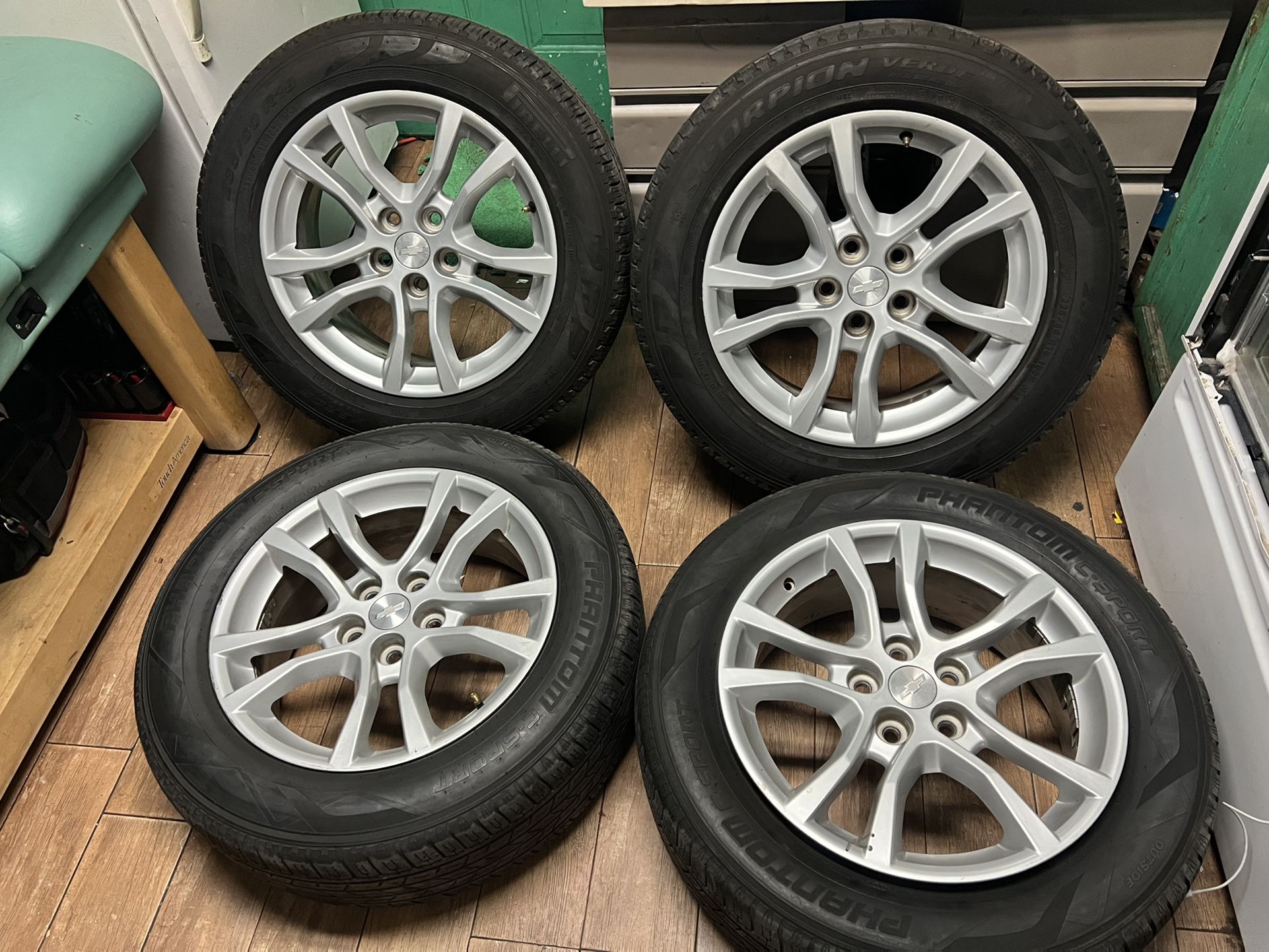 500$ 4 Rims with Tires 235/60/18 good condition For Chevy Camaro Lug Pattern 5x120
