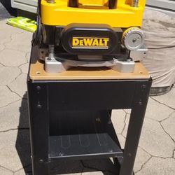 DEWALT DW735 13-inch Planer with mobile stand