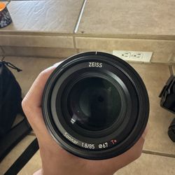 Zeiss Batis 85mm f/1.8 Lens for Sony E Mount