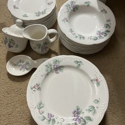 30 Piece PFALTZGRAFF Grapevine Stoneware Set