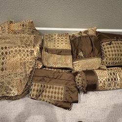 8 Piece Queen Size Bedding Set 