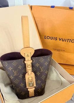 LvBucket women's bag