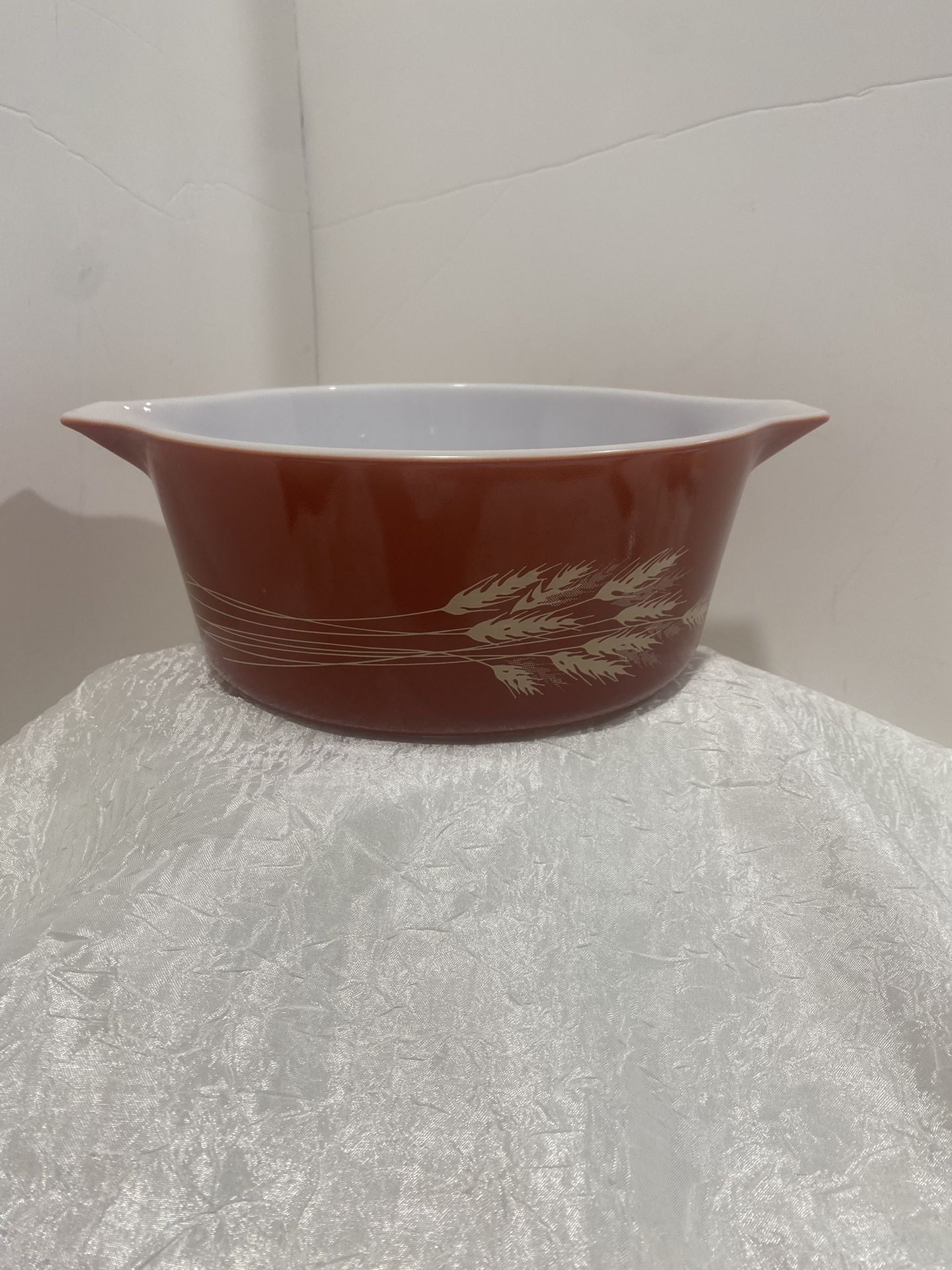 PYREX AUTUMN HARVEST WHEAT BOWL TABBED HANDLES 475-B 2.5L