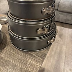 Set of 3 springform removable bottom cake pans