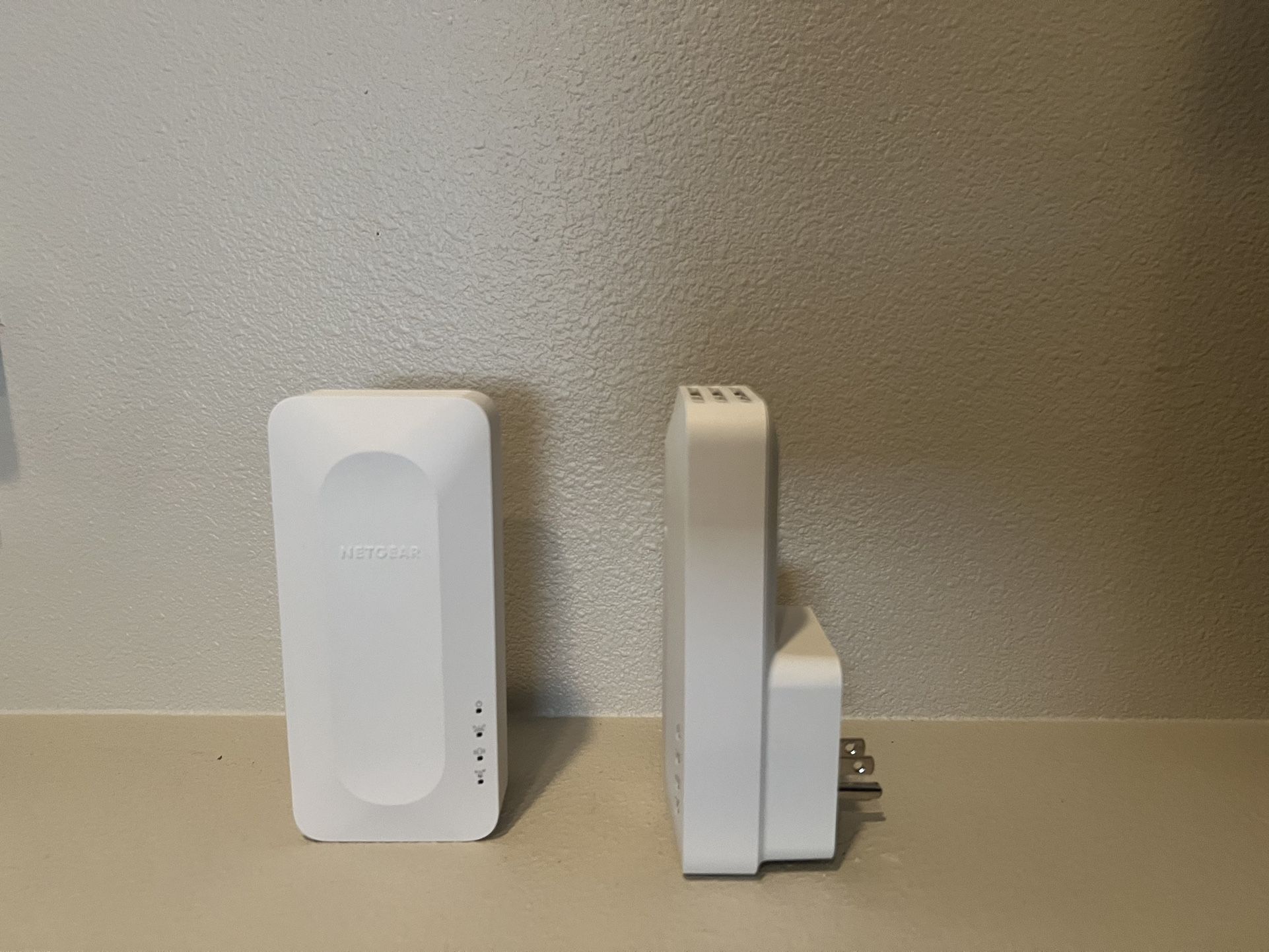 2 - NETGEAR WiFi 6 Mesh Range Extender (EAX12)
