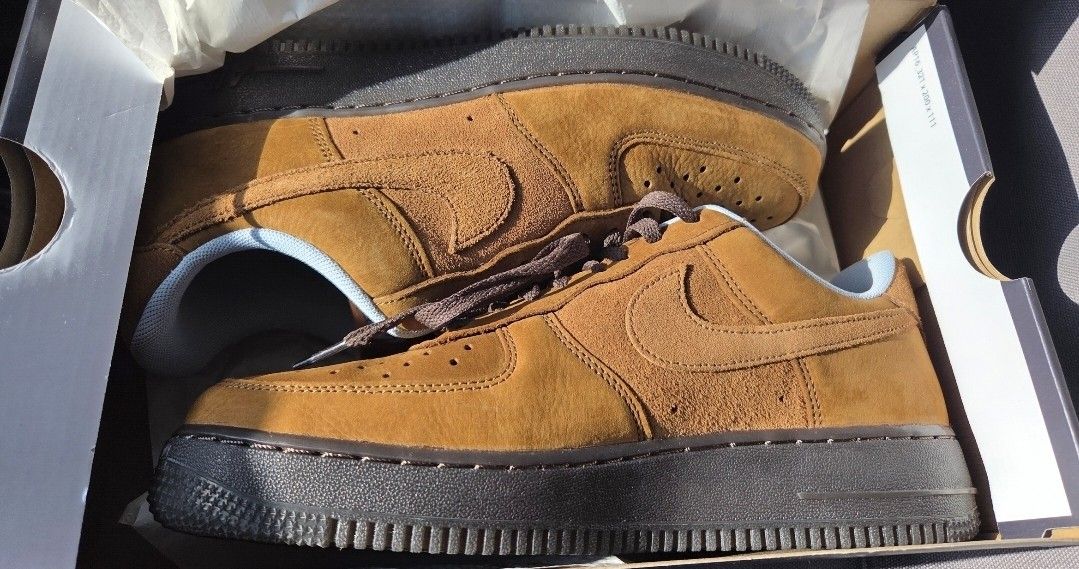 Brand New - Nike AIR FORCE 1 - Size 8