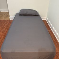 Twin COMFORTABLE mattress with pillow