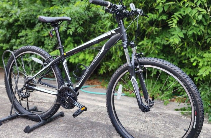 LIKE NEW 26" SPECIALIZED Hardrock Hardtail Mountain Bike