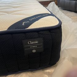 Dream Cloud Classic Hybrid Queen Mattress For Sale! $345