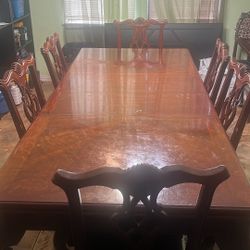 Solíd Wood Table With Chairs