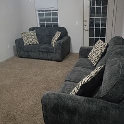 
🛋️ Charcoal Gray Sofa & Loveseat Set – Excellent Condition!
