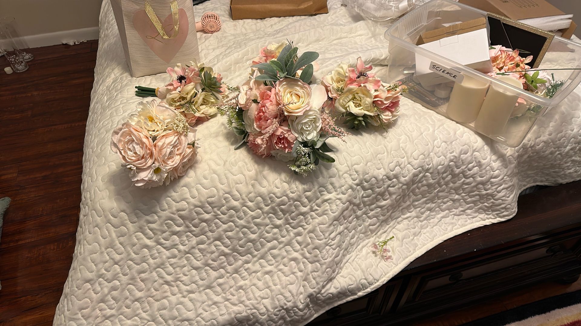 Bridal bouquet and 4 Bridesmaids’ Bouquets