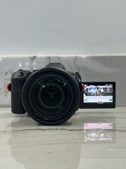 Canon EOS R6 20.1MP Mirrorless Camera - Black (RF 24-105mm f/4 L IS USM Lens