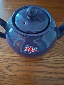 Pristine Pottery Teapot