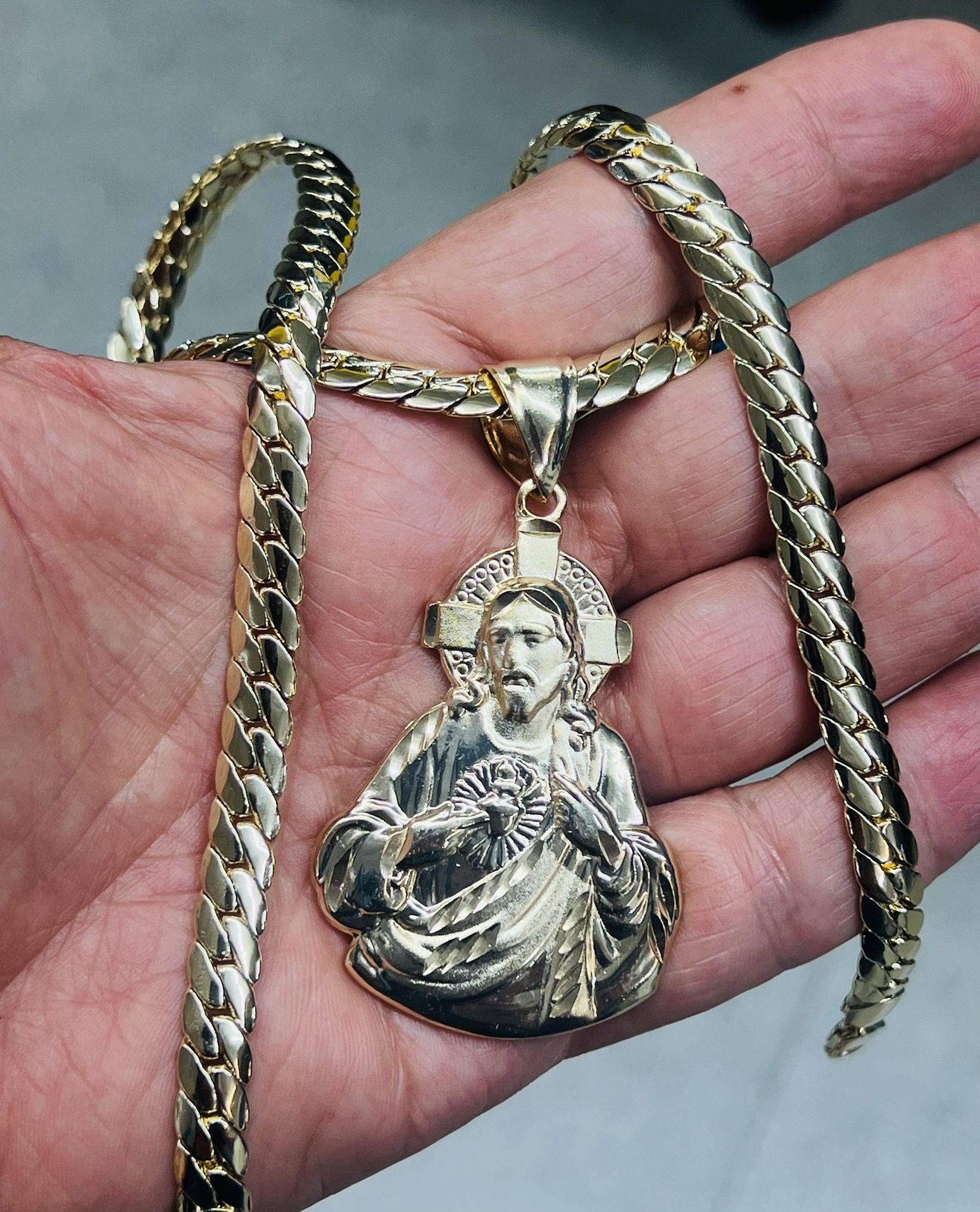 14k premium gold plated Jesus pendant and necklace ✅✅✅