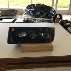 2002 To 2005 Chevrolet Avalanche Headlight Driver Side Assembly #225