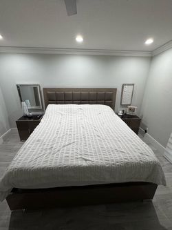King Bed Room Set with Upholstered Headboard