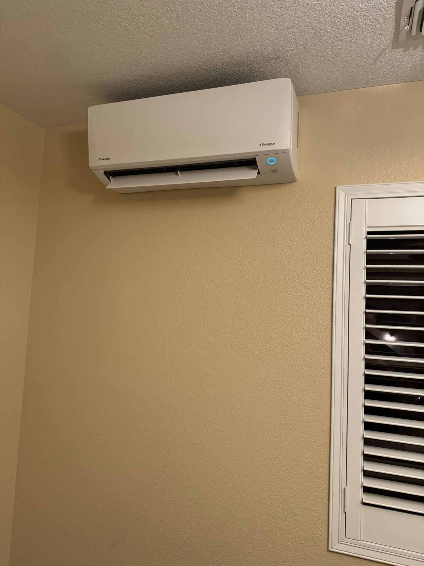 FREE INSTALLATION 1 Ton Daikin Mini‑Split AC