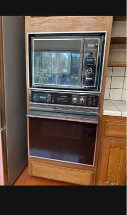 Vintage GE Wall Oven & Microwave Combo – Retro Style – MUST GO!