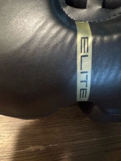 A size large boxing headgear