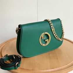 Daily versatile styles