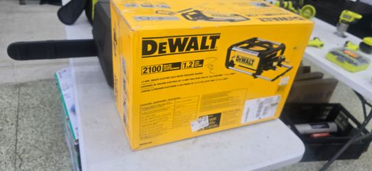 BRAND NEW NEVER OPENED DEWALT 2100PSI POWER WASHER WITH WAND TIPS AND HOSE RETAILS 329 ASKING 170$