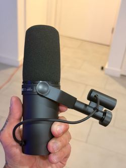 SHURE SM7B Professional Podcast Recording Microphone
