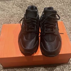 Women’s All Black Huaraches 