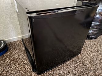 Black Mini Fridge Compact Refrigerator