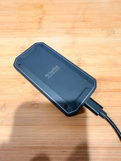 Sandisk Professional 4TB PRO-G40 SSD Thunderbolt 3 Portable SSD