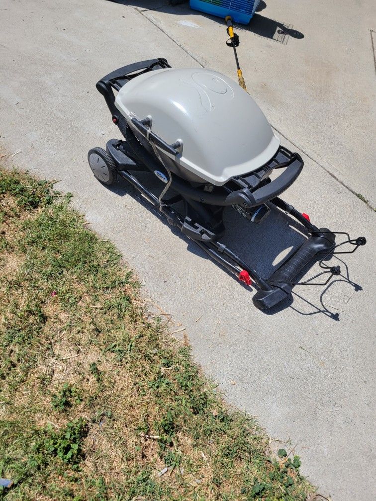 Weber BBQ Grill With Wheels