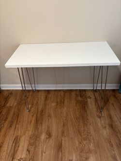 Hairpin Desk