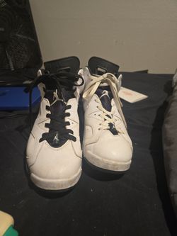 Lightly used jordan 6 reverse oreos size 10